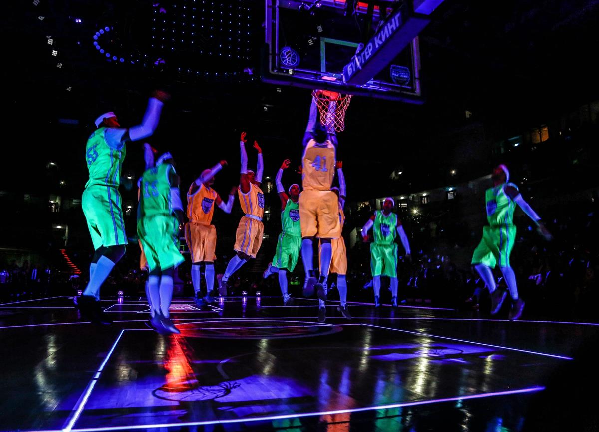 Игроки МЛБЛ приняли участие в шоу «Баскетбол в темноте» на Матче всех звезд Единой Лиги ВТБ